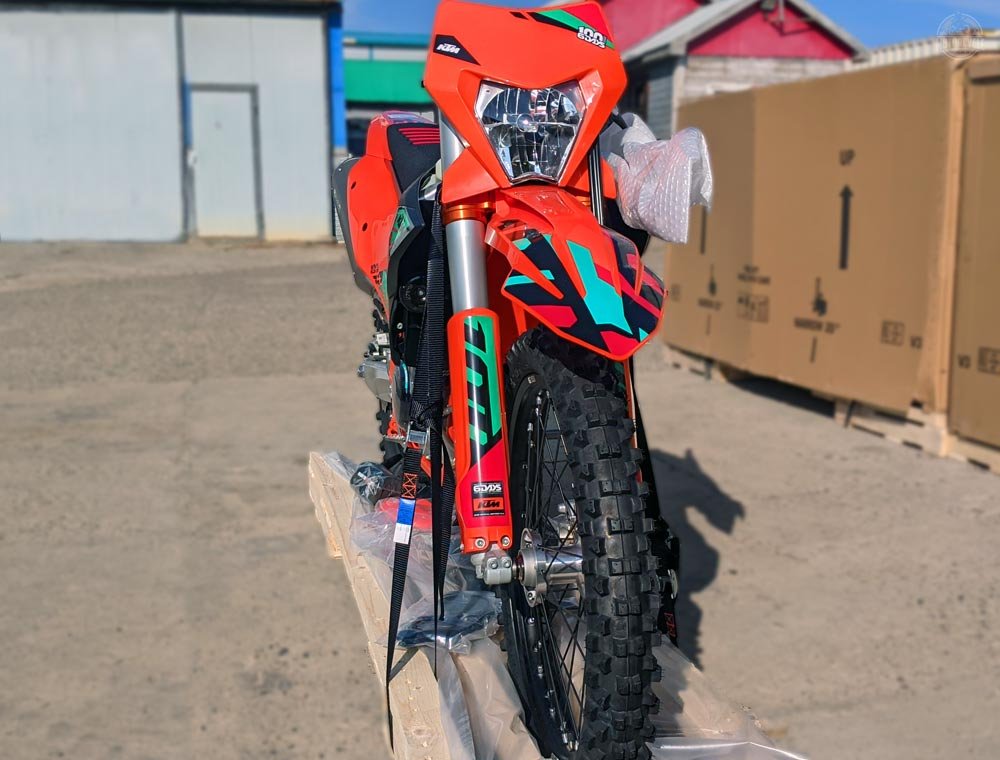 Rear Side View KTM 450 EXC 6-DAYS